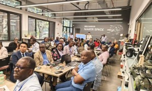 共享STEM教育中国方案，非洲11国教师研修班走进蘑菇云创客空间